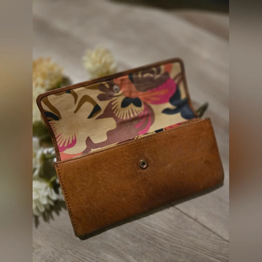 VINTAGE CHLOE BOW KNOT LONG WALLET - Picture 8 of 8